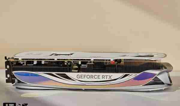 索泰GeForce RTX 4090 AMP EXTREME AIRO月白显卡评测