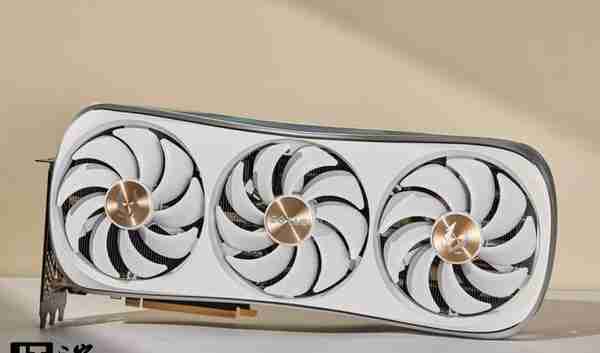 索泰GeForce RTX 4090 AMP EXTREME AIRO月白显卡评测