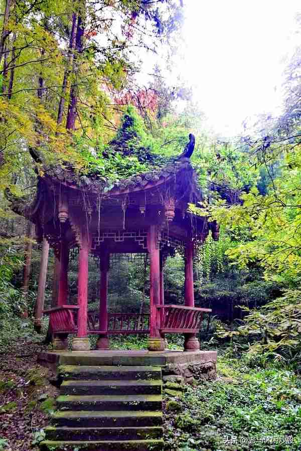 街子古镇一一有山有水有步道，有寺有庙有古迹，休闲健身好去处