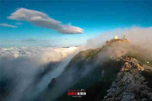 罕见！泰山碧霞祠上空闪现“佛光”奇观！