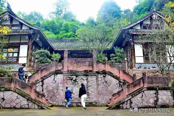 街子古镇一一有山有水有步道，有寺有庙有古迹，休闲健身好去处