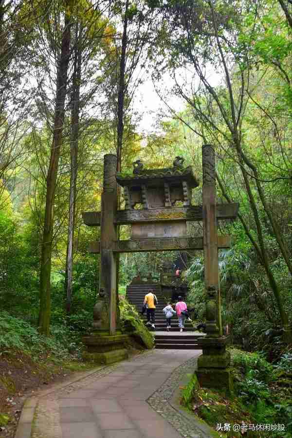 街子古镇一一有山有水有步道，有寺有庙有古迹，休闲健身好去处