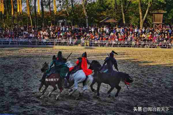 全国首批5A景区之一，被誉为"东方好莱坞"，每年接待游客超200万