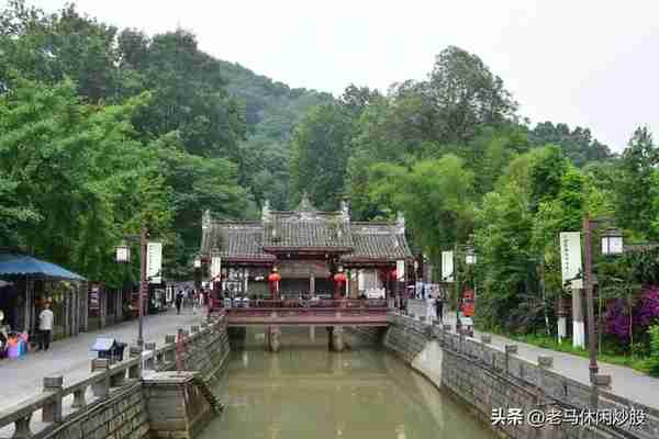 街子古镇一一有山有水有步道，有寺有庙有古迹，休闲健身好去处