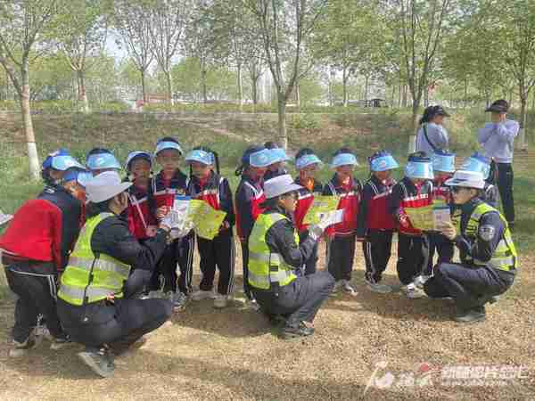 又“飒”又“柔”！轮台县首支女子骑警队亮出别样“警”色