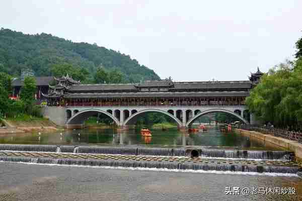 街子古镇一一有山有水有步道，有寺有庙有古迹，休闲健身好去处