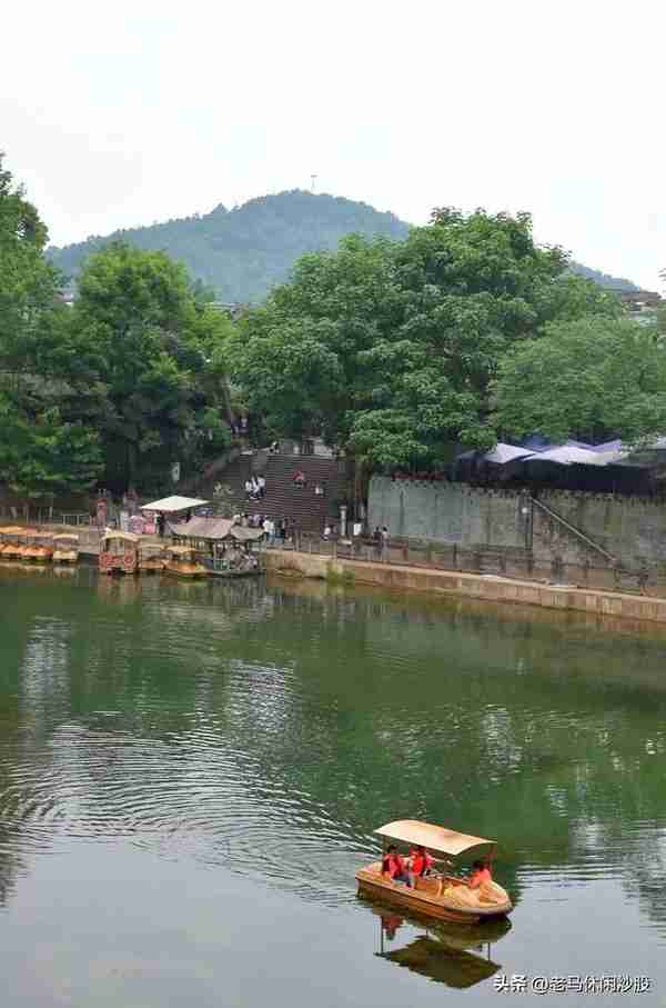 街子古镇一一有山有水有步道，有寺有庙有古迹，休闲健身好去处