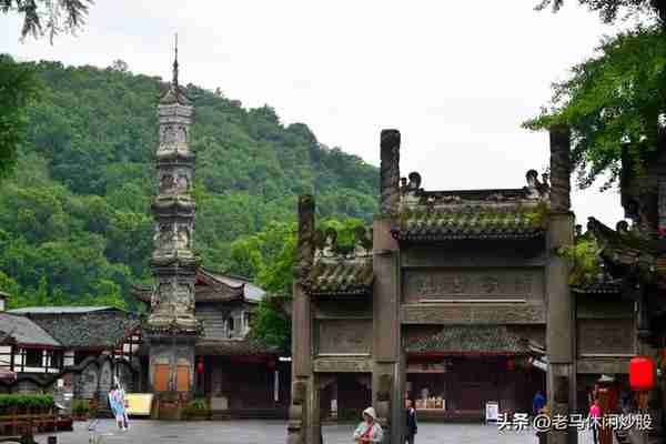 街子古镇一一有山有水有步道，有寺有庙有古迹，休闲健身好去处