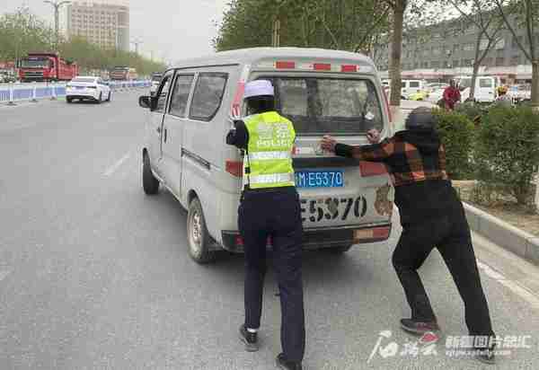 又“飒”又“柔”！轮台县首支女子骑警队亮出别样“警”色