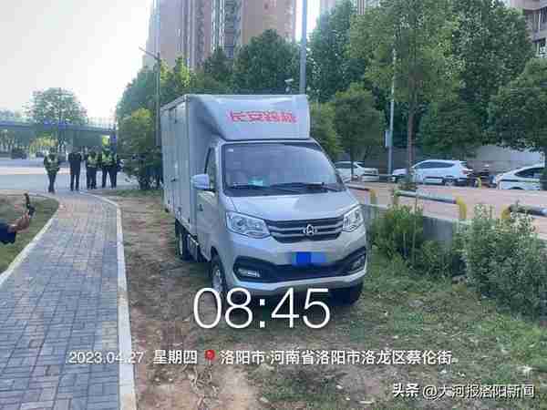 公共绿地内停车，罚！提醒：洛阳车主注意，这些地方不能停