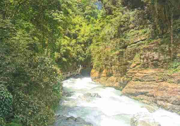 重庆万盛旅游景点汇总，石林比黑山谷好玩